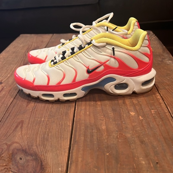 Nike women's Shoe - Picture 2 of 2